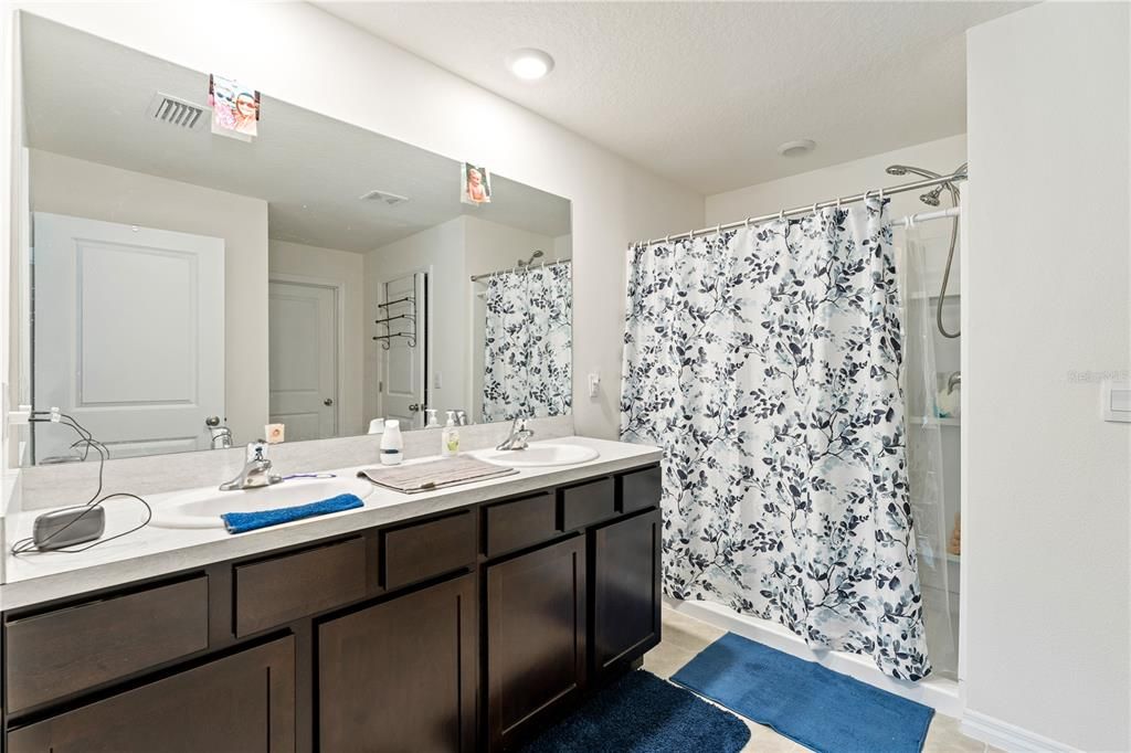 На продажу: $375,000 (4 спален, 2 ванн, 1846 Квадратных фут)