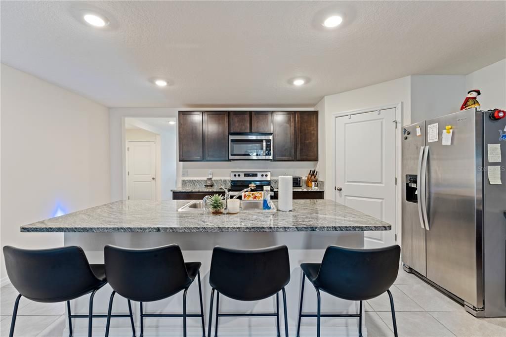 На продажу: $375,000 (4 спален, 2 ванн, 1846 Квадратных фут)