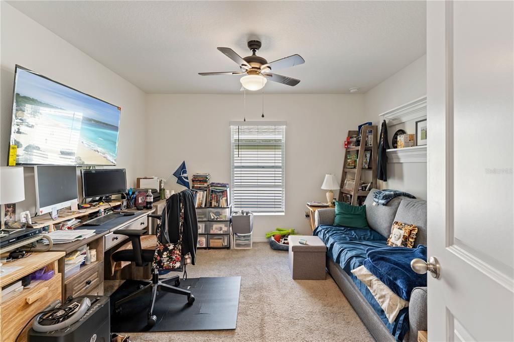 На продажу: $375,000 (4 спален, 2 ванн, 1846 Квадратных фут)