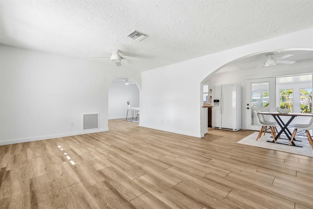 En Venta: $359,000 (2 camas, 2 baños, 1448 Pies cuadrados)