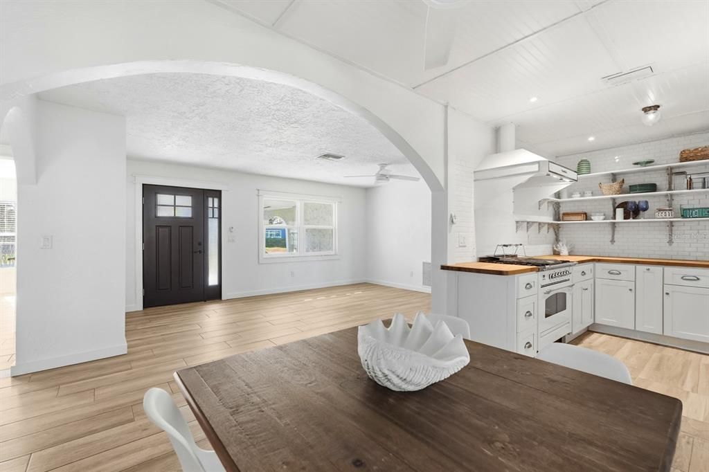 En Venta: $359,000 (2 camas, 2 baños, 1448 Pies cuadrados)