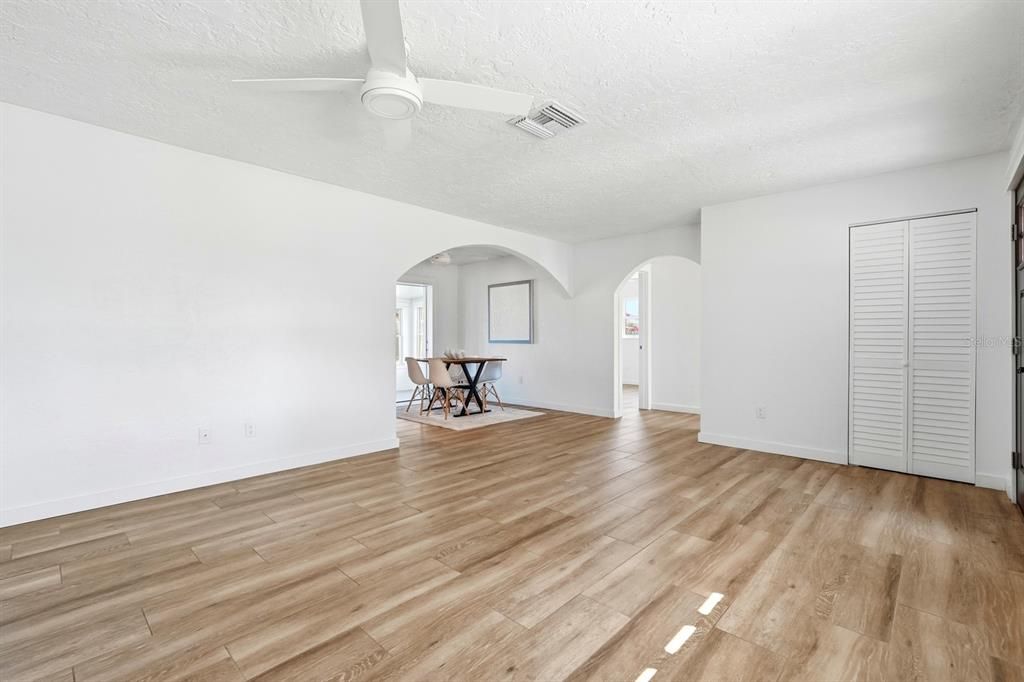 En Venta: $359,000 (2 camas, 2 baños, 1448 Pies cuadrados)