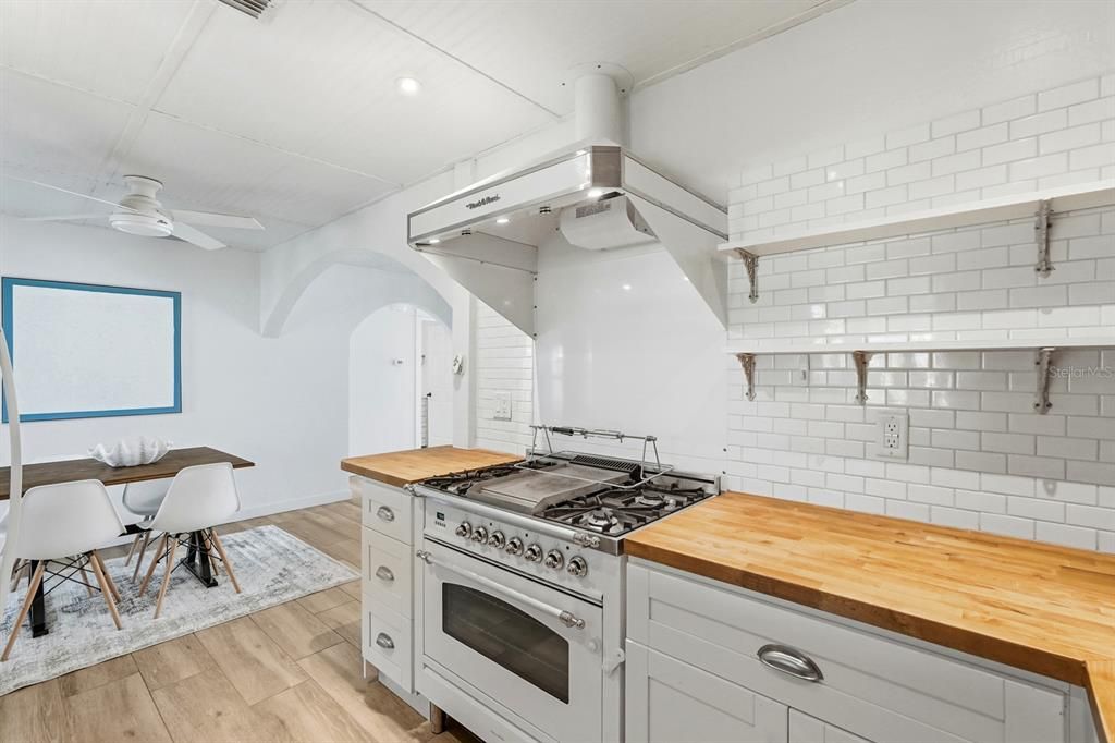 En Venta: $359,000 (2 camas, 2 baños, 1448 Pies cuadrados)