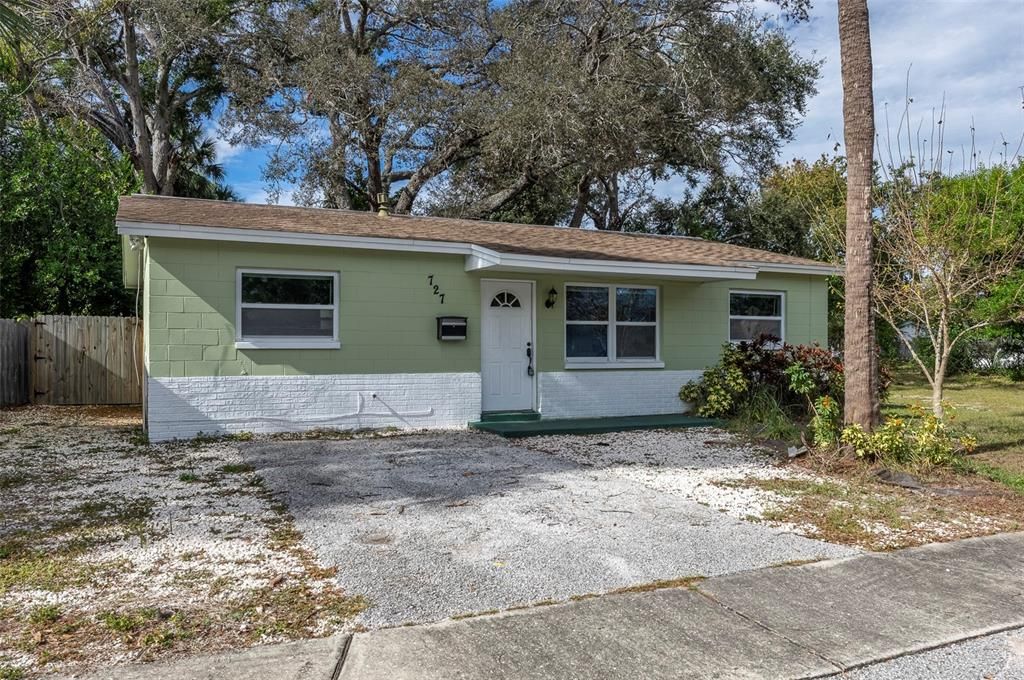 For Rent: $2,499 (3 beds, 2 baths, 1180 Square Feet)