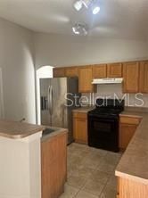 出租: $2,000 (4 贝兹, 2 浴室, 1895 平方英尺)