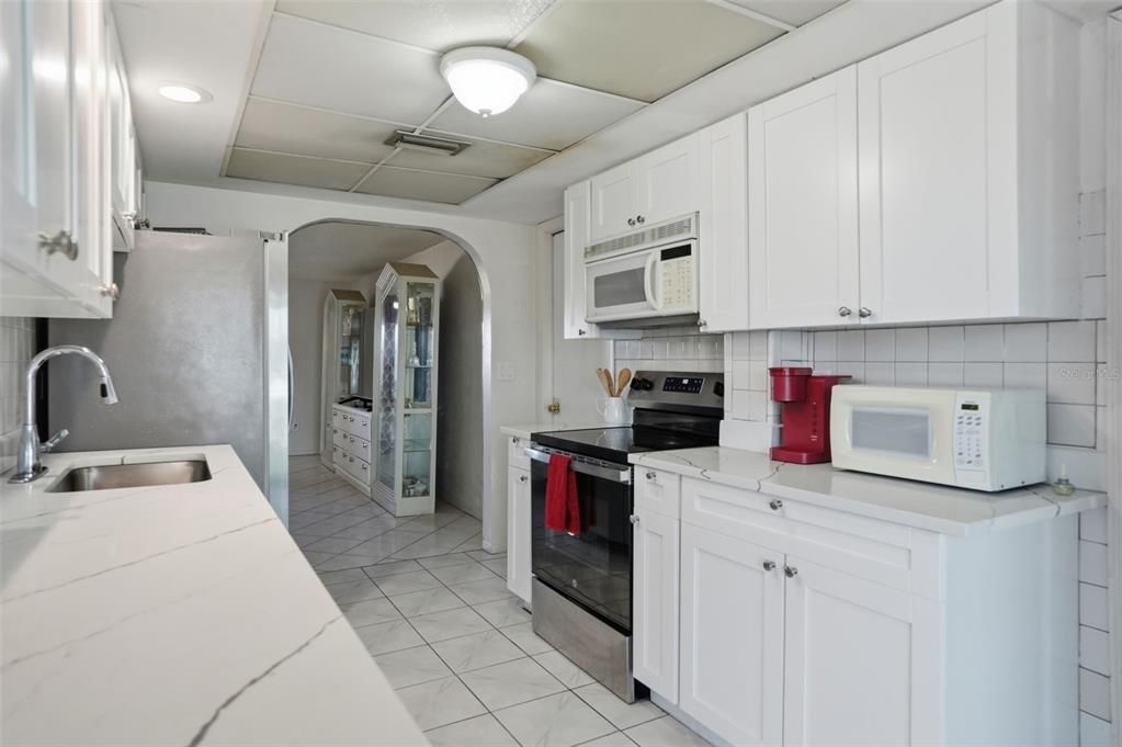 For Sale: $410,000 (3 beds, 2 baths, 1716 Square Feet)