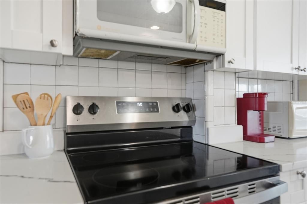 For Sale: $410,000 (3 beds, 2 baths, 1716 Square Feet)