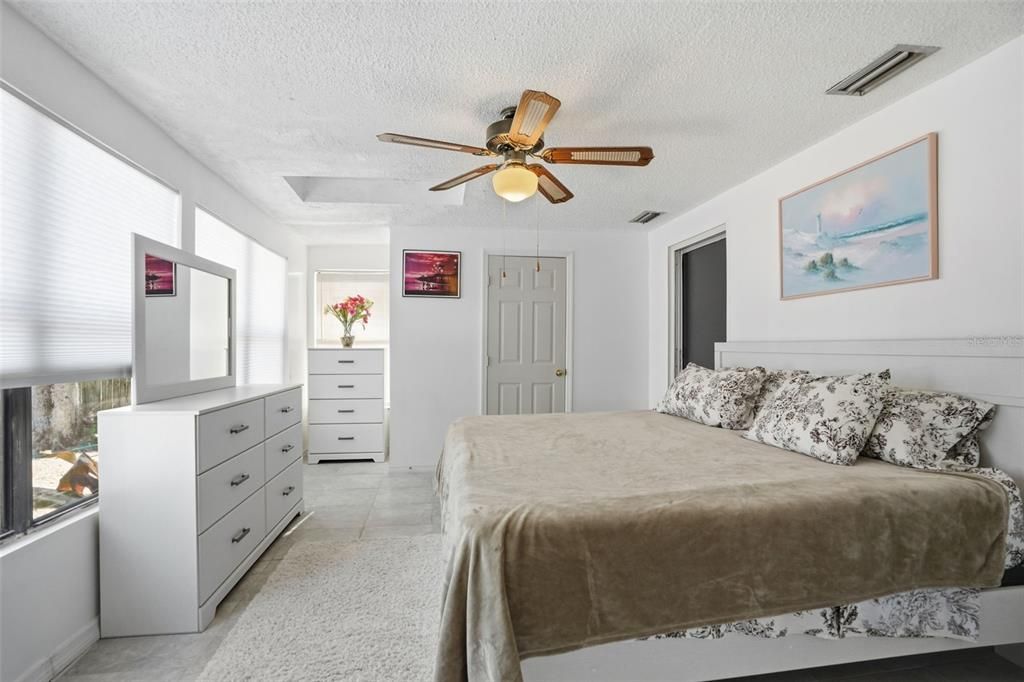 For Sale: $410,000 (3 beds, 2 baths, 1716 Square Feet)