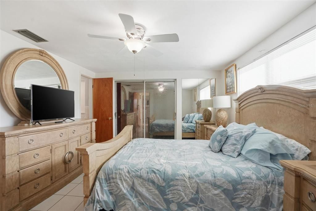 For Sale: $410,000 (3 beds, 2 baths, 1716 Square Feet)