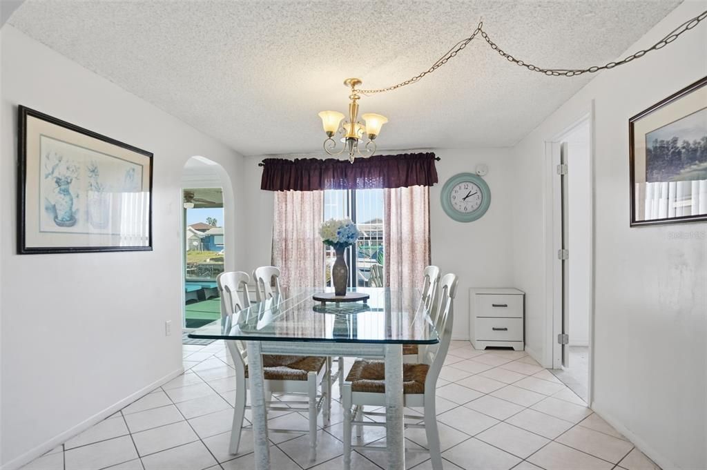 For Sale: $410,000 (3 beds, 2 baths, 1716 Square Feet)