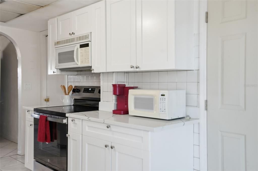 For Sale: $410,000 (3 beds, 2 baths, 1716 Square Feet)