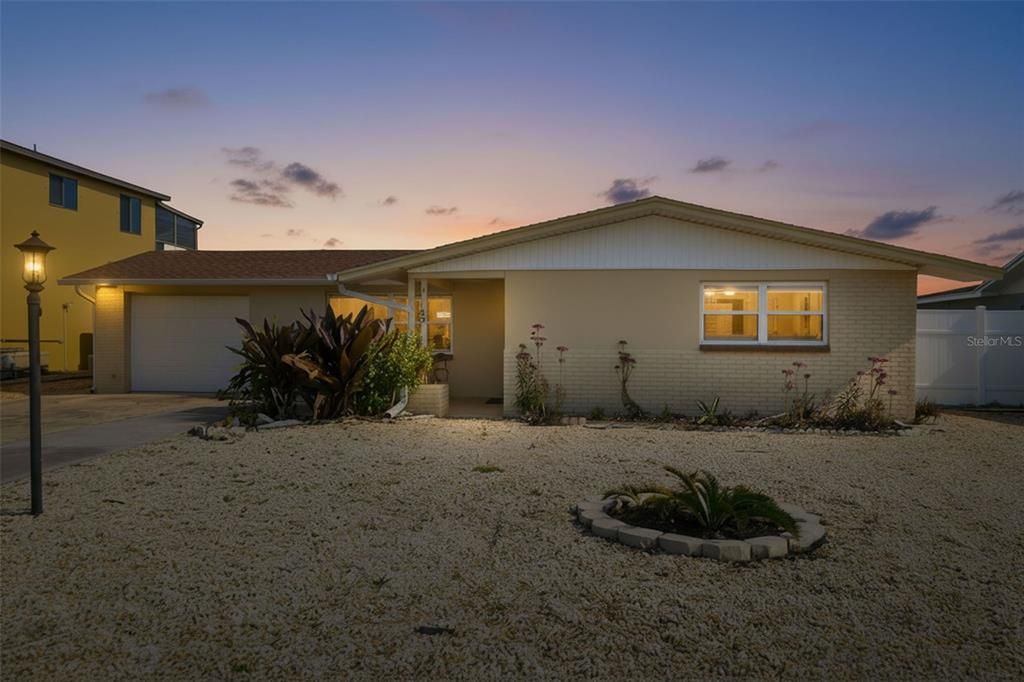 For Sale: $410,000 (3 beds, 2 baths, 1716 Square Feet)