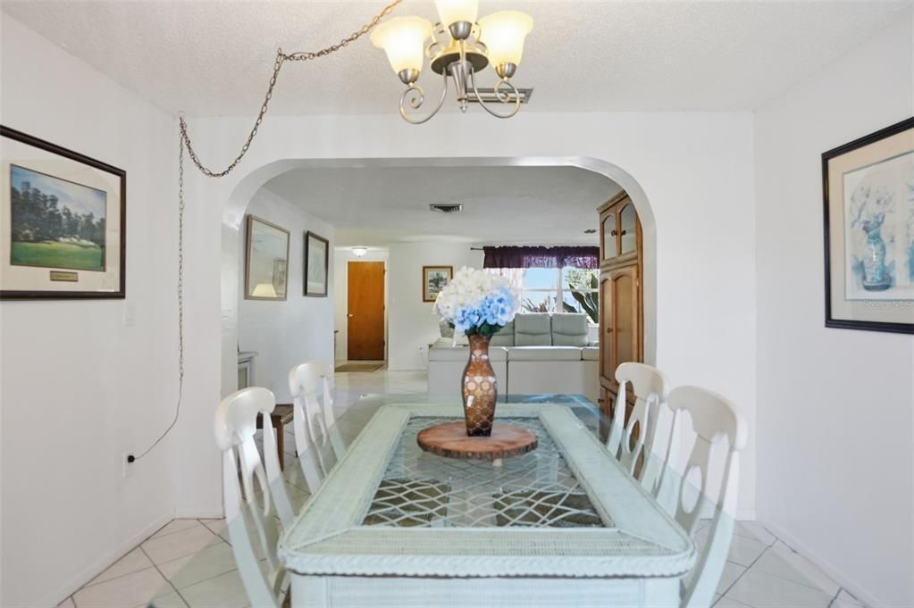 For Sale: $410,000 (3 beds, 2 baths, 1716 Square Feet)