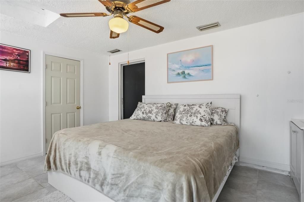 For Sale: $410,000 (3 beds, 2 baths, 1716 Square Feet)