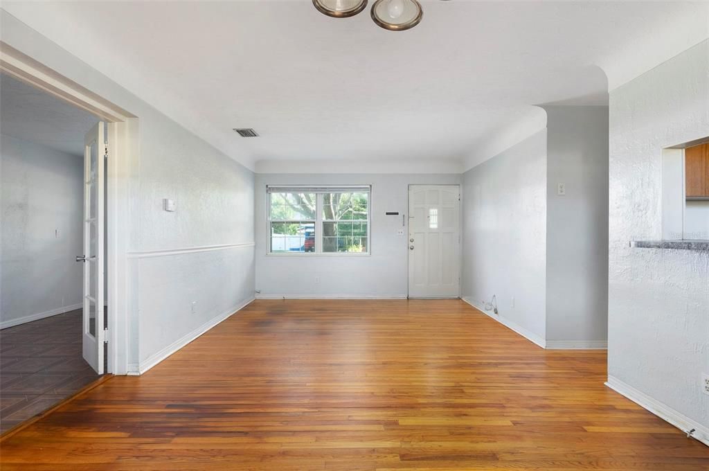 For Rent: $2,495 (4 beds, 2 baths, 1440 Square Feet)