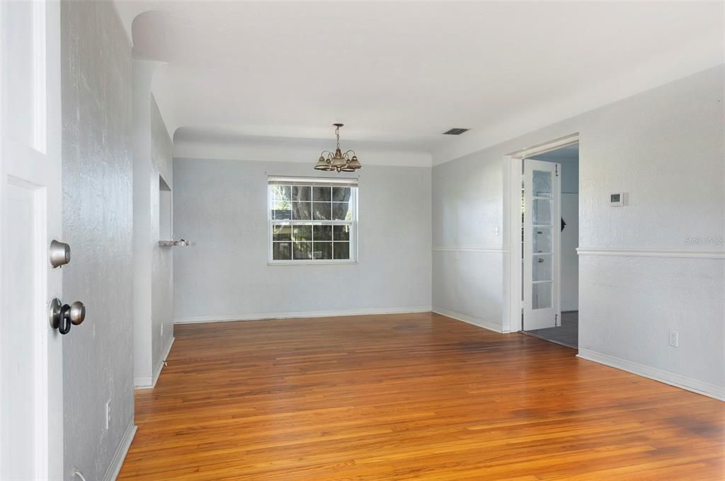 For Rent: $2,495 (4 beds, 2 baths, 1440 Square Feet)