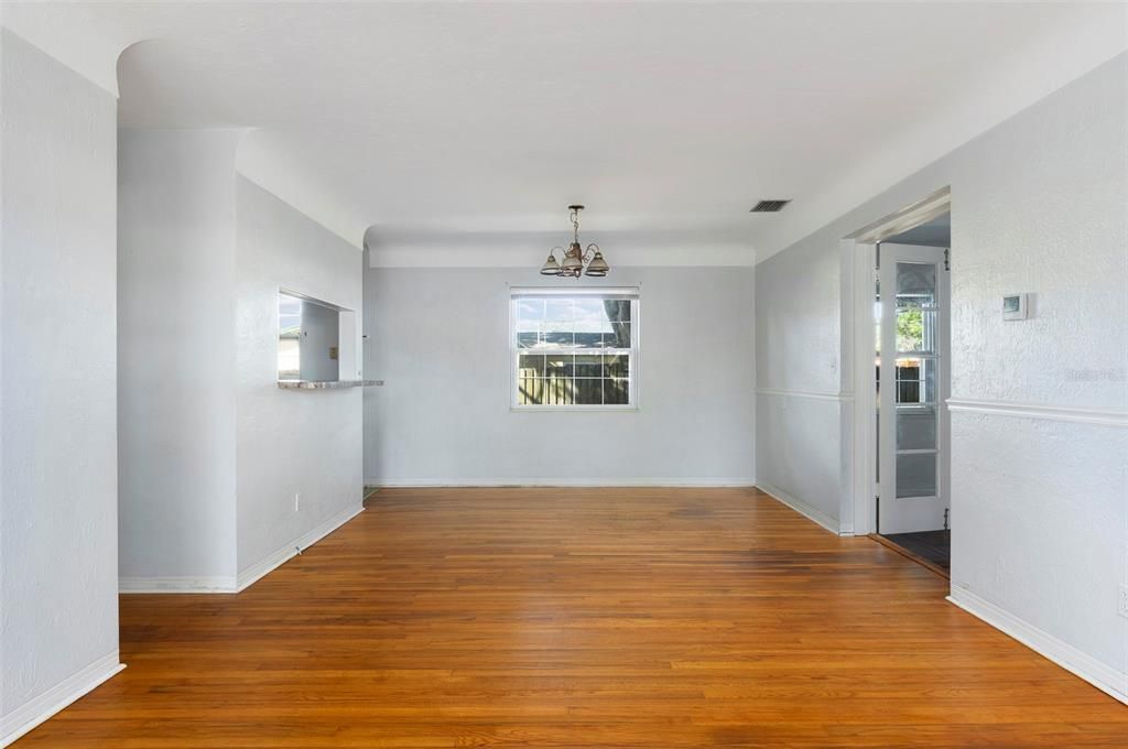 For Rent: $2,495 (4 beds, 2 baths, 1440 Square Feet)