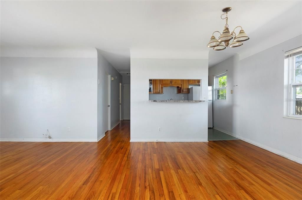 For Rent: $2,495 (4 beds, 2 baths, 1440 Square Feet)