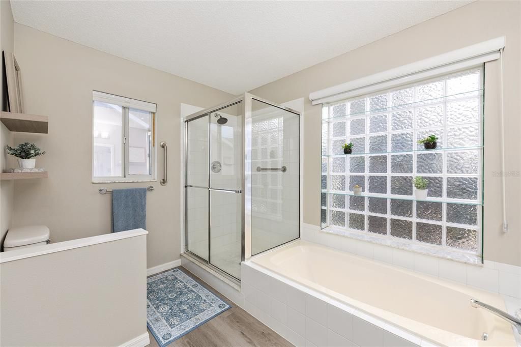 For Sale: $279,900 (2 beds, 2 baths, 1343 Square Feet)