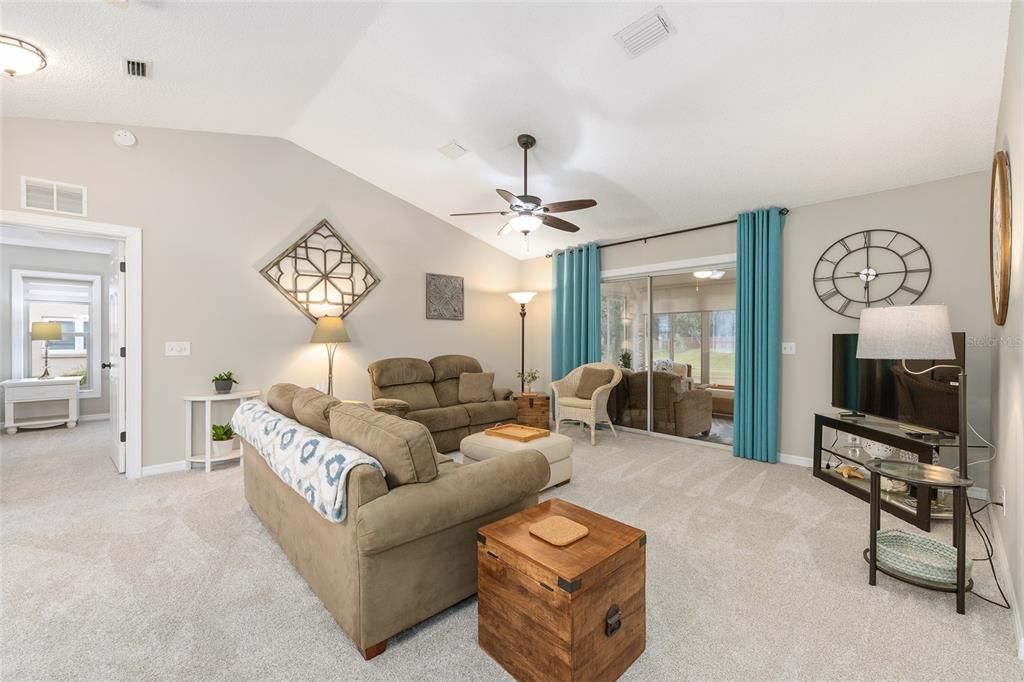 For Sale: $279,900 (2 beds, 2 baths, 1343 Square Feet)