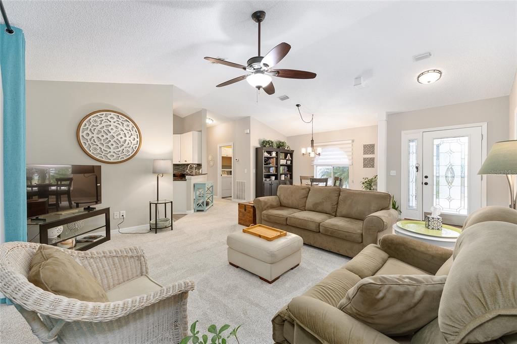 For Sale: $279,900 (2 beds, 2 baths, 1343 Square Feet)