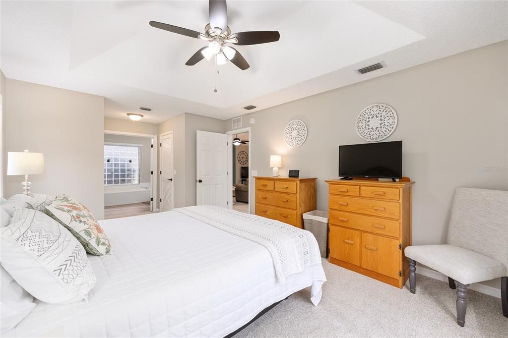 For Sale: $279,900 (2 beds, 2 baths, 1343 Square Feet)