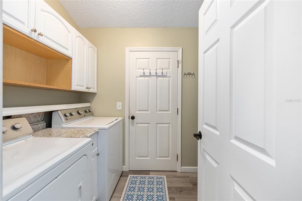 For Sale: $279,900 (2 beds, 2 baths, 1343 Square Feet)