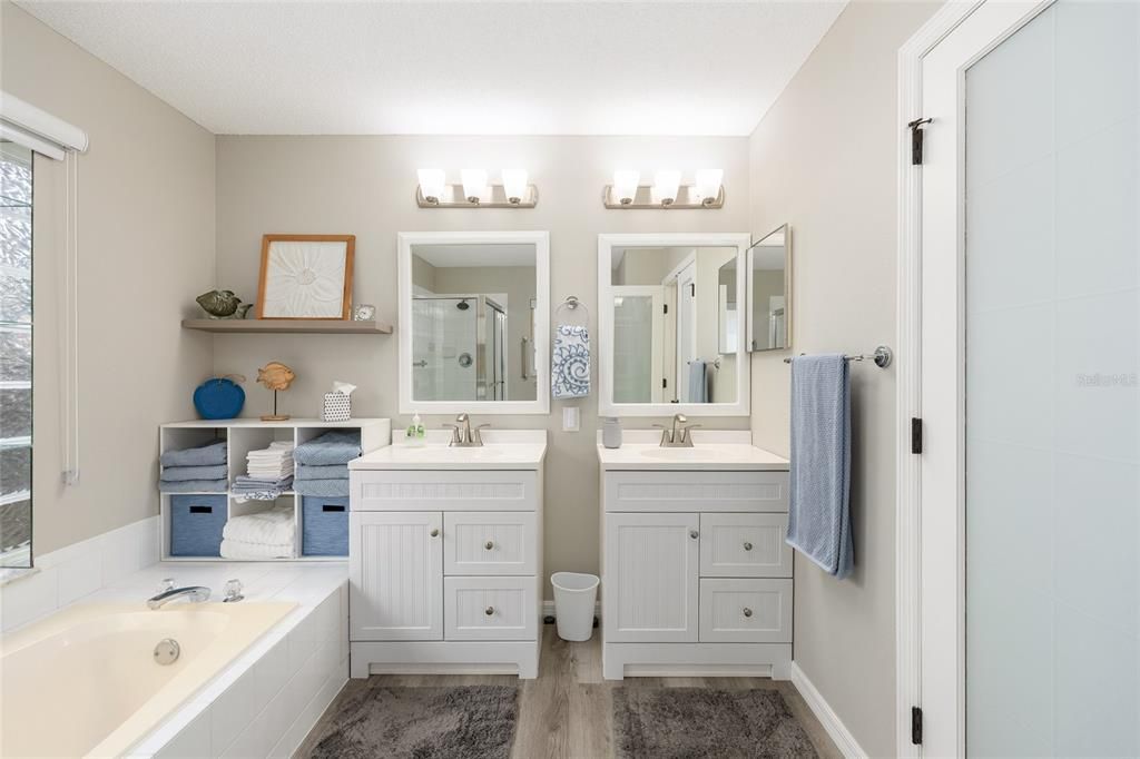 For Sale: $279,900 (2 beds, 2 baths, 1343 Square Feet)