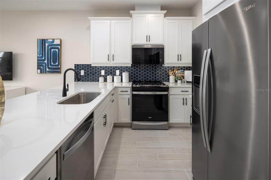 На продажу: $304,990 (3 спален, 2 ванн, 1476 Квадратных фут)