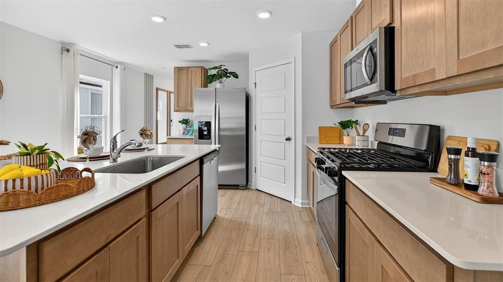 待售: $294,990 (4 贝兹, 2 浴室, 1609 平方英尺)