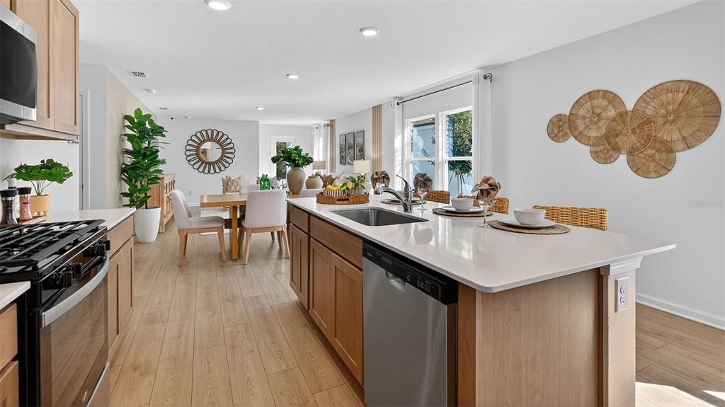 待售: $294,990 (4 贝兹, 2 浴室, 1609 平方英尺)