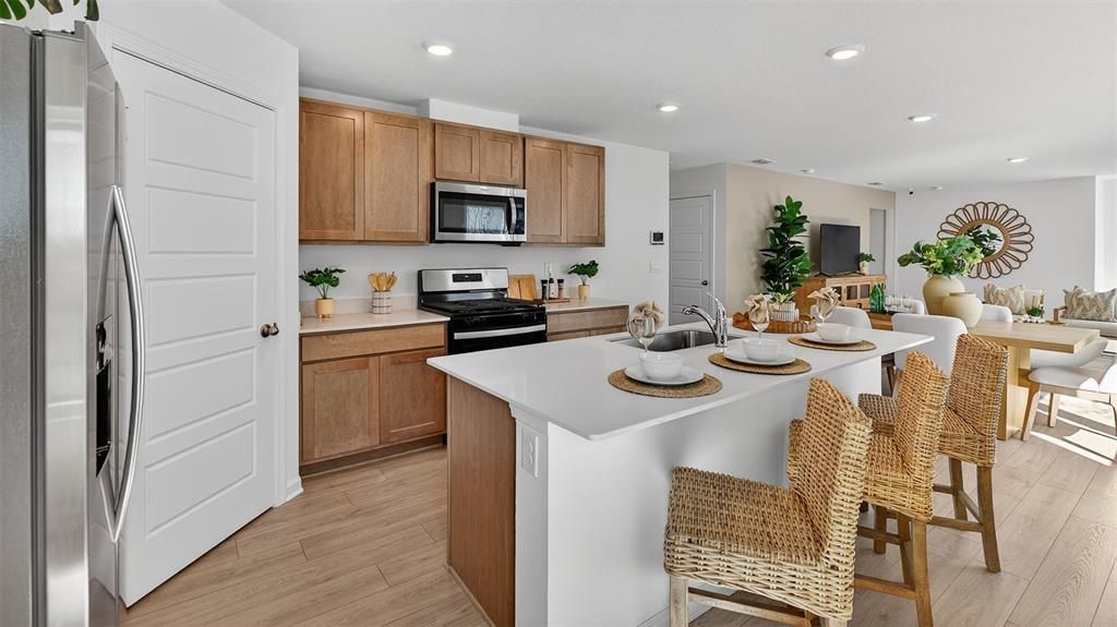 待售: $294,990 (4 贝兹, 2 浴室, 1609 平方英尺)