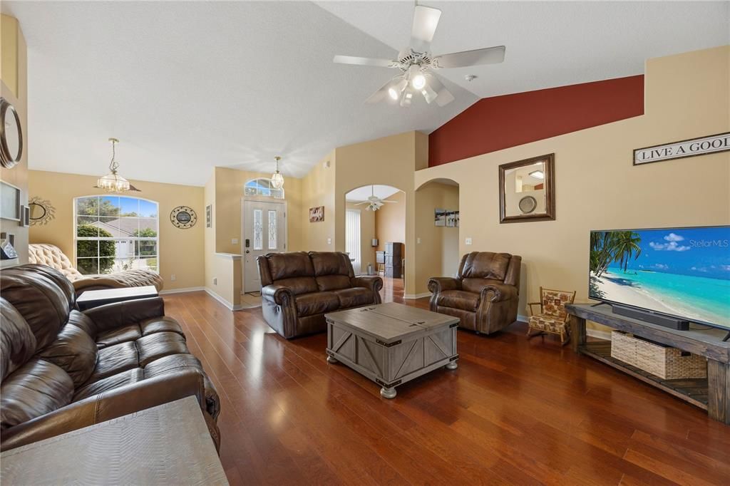 For Sale: $365,899 (3 beds, 2 baths, 1822 Square Feet)