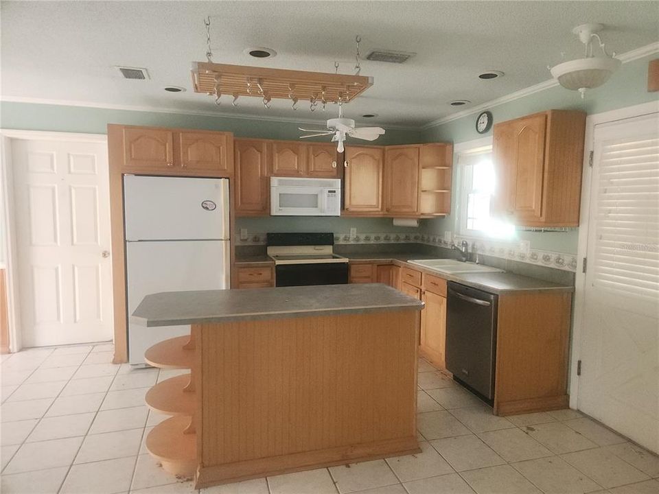 For Sale: $260,000 (3 beds, 2 baths, 1457 Square Feet)