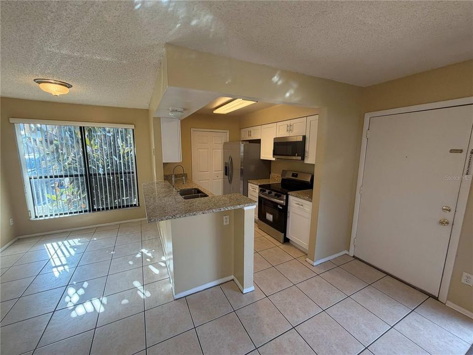 出租: $1,695 (3 贝兹, 2 浴室, 1078 平方英尺)