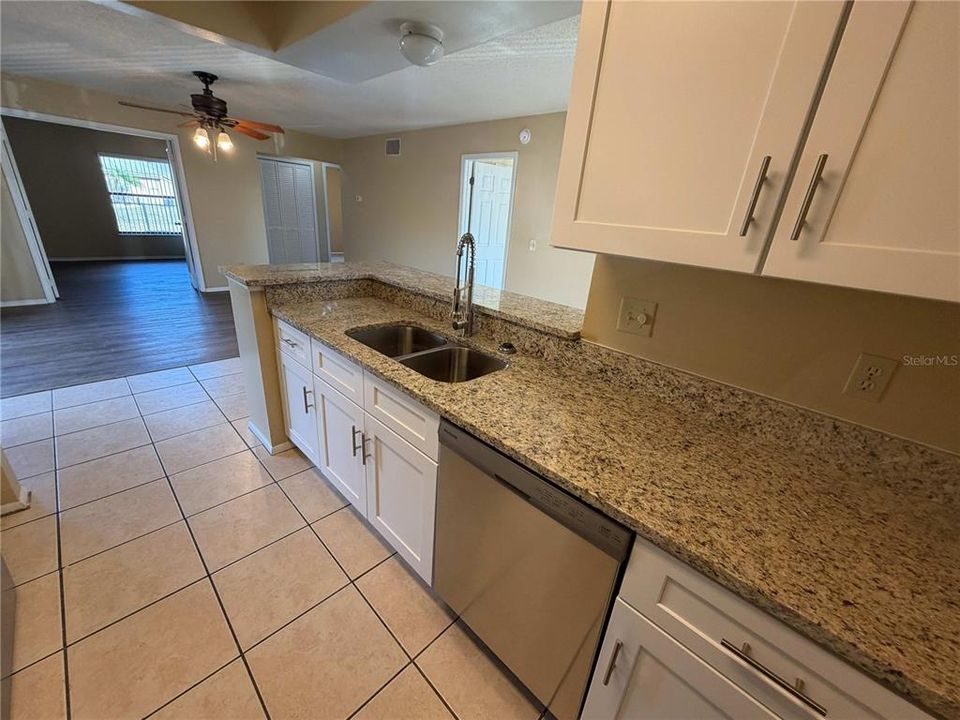 出租: $1,695 (3 贝兹, 2 浴室, 1078 平方英尺)