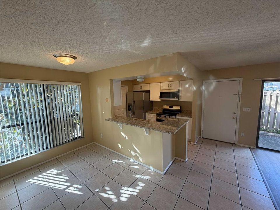 出租: $1,695 (3 贝兹, 2 浴室, 1078 平方英尺)