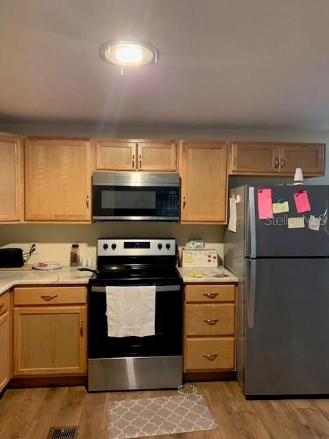 На продажу: $70,000 (2 спален, 2 ванн, 1266 Квадратных фут)