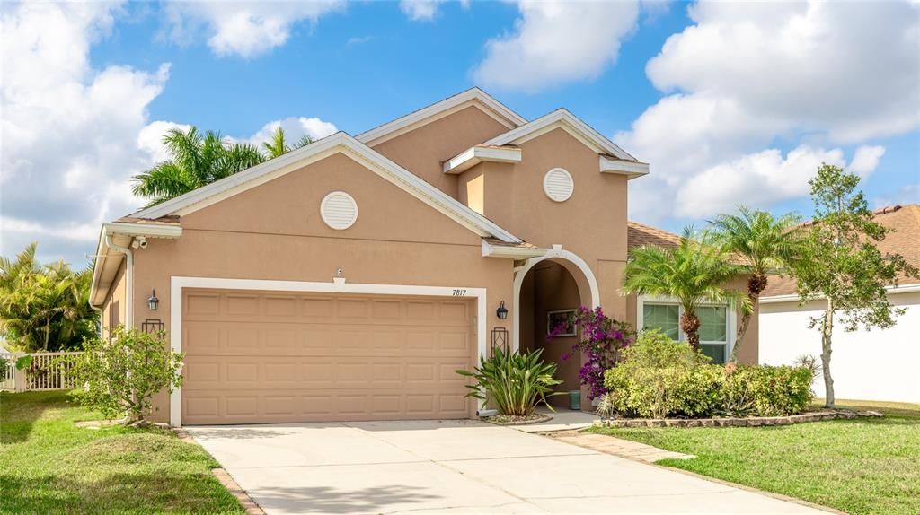 For Sale: $489,500 (4 beds, 2 baths, 1883 Square Feet)