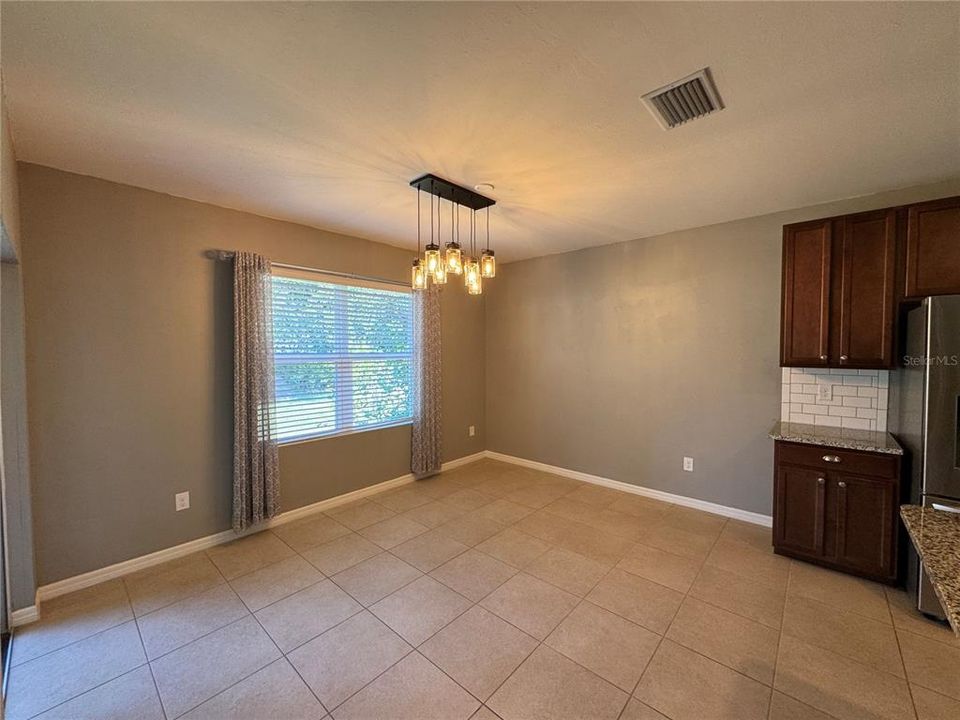 В аренду: $2,045 (4 спален, 2 ванн, 2101 Квадратных фут)