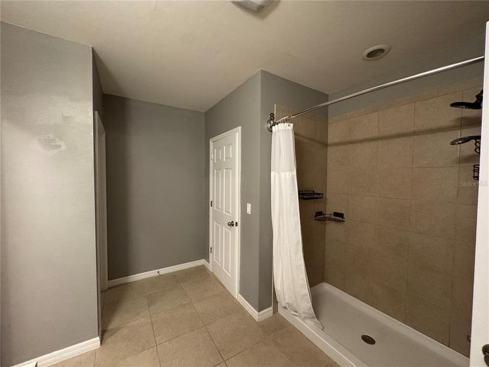 В аренду: $2,045 (4 спален, 2 ванн, 2101 Квадратных фут)