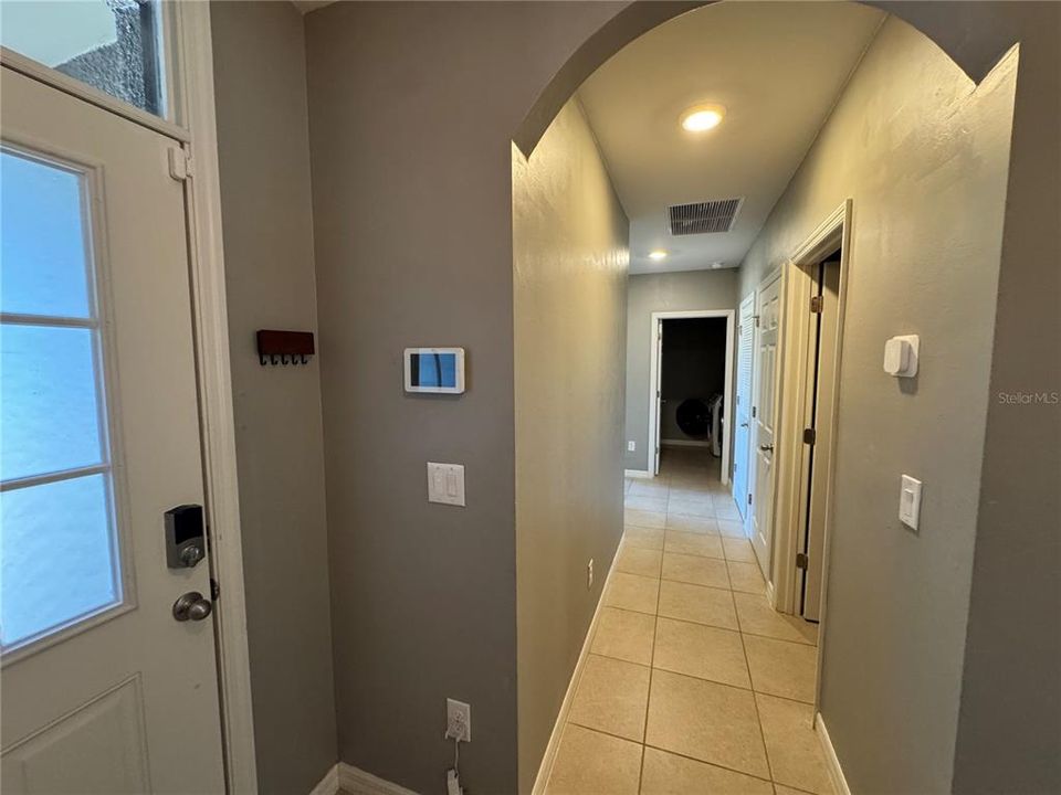 В аренду: $2,045 (4 спален, 2 ванн, 2101 Квадратных фут)