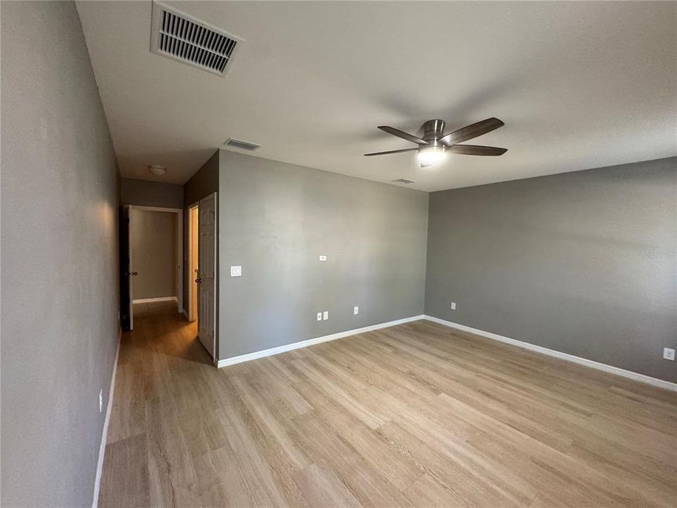 В аренду: $2,045 (4 спален, 2 ванн, 2101 Квадратных фут)