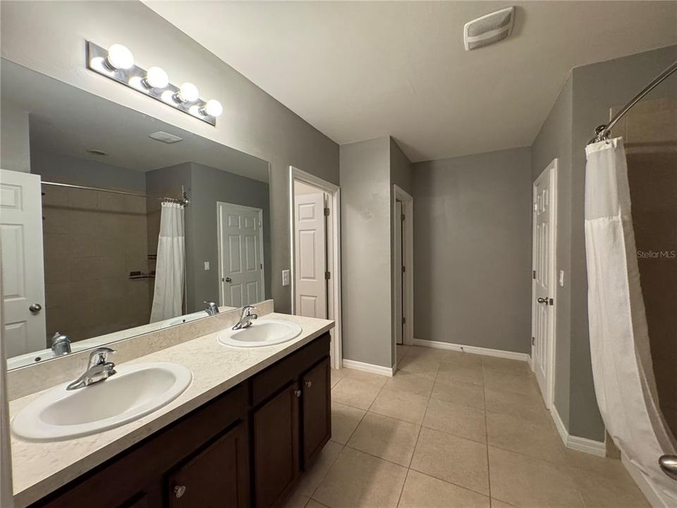 В аренду: $2,045 (4 спален, 2 ванн, 2101 Квадратных фут)