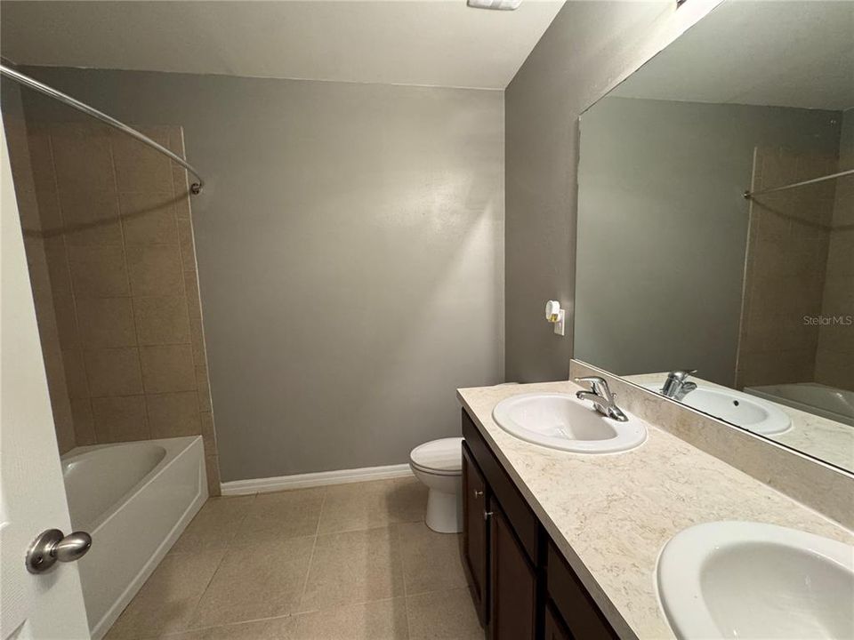 В аренду: $2,045 (4 спален, 2 ванн, 2101 Квадратных фут)