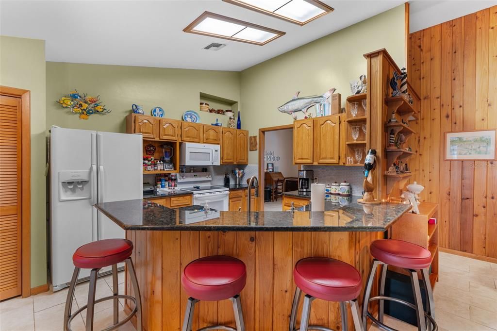 На продажу: $355,000 (3 спален, 2 ванн, 1872 Квадратных фут)