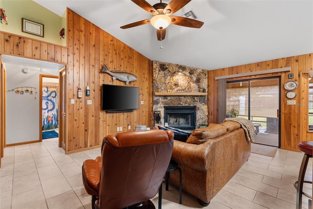 На продажу: $355,000 (3 спален, 2 ванн, 1872 Квадратных фут)