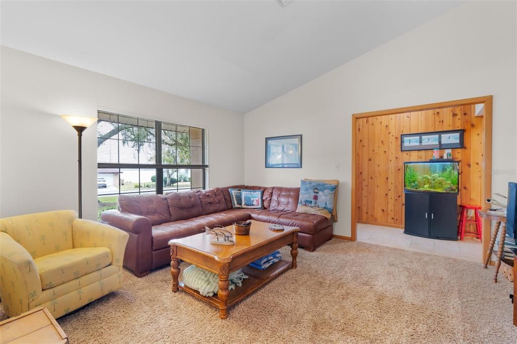 На продажу: $355,000 (3 спален, 2 ванн, 1872 Квадратных фут)