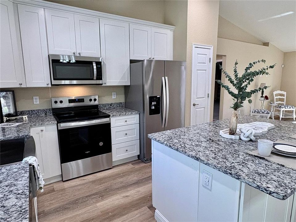 На продажу: $284,450 (3 спален, 2 ванн, 1468 Квадратных фут)