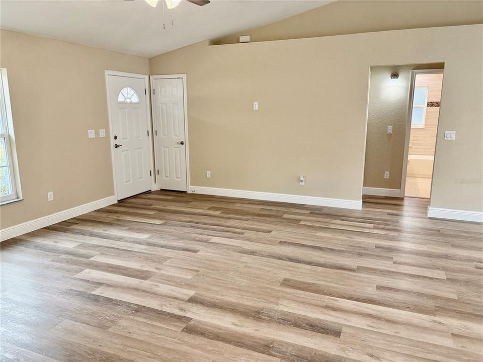 На продажу: $284,450 (3 спален, 2 ванн, 1468 Квадратных фут)